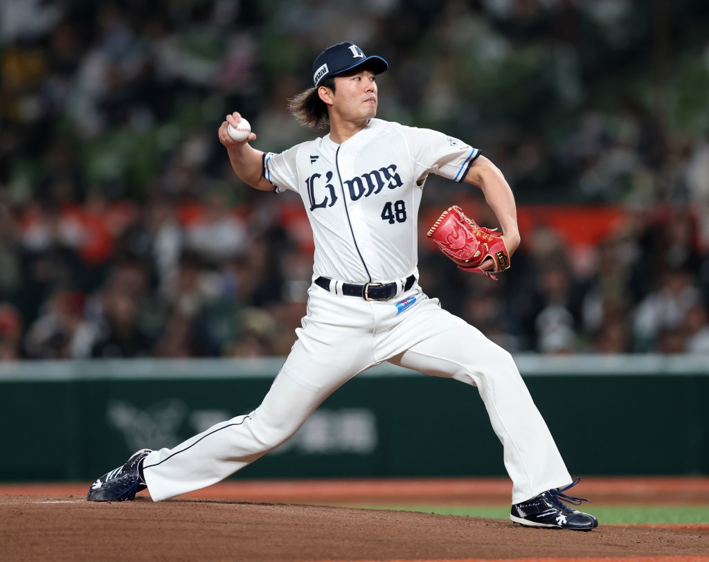 Tatsuya Imai of Saitama Seibu Lions pitching during a game.