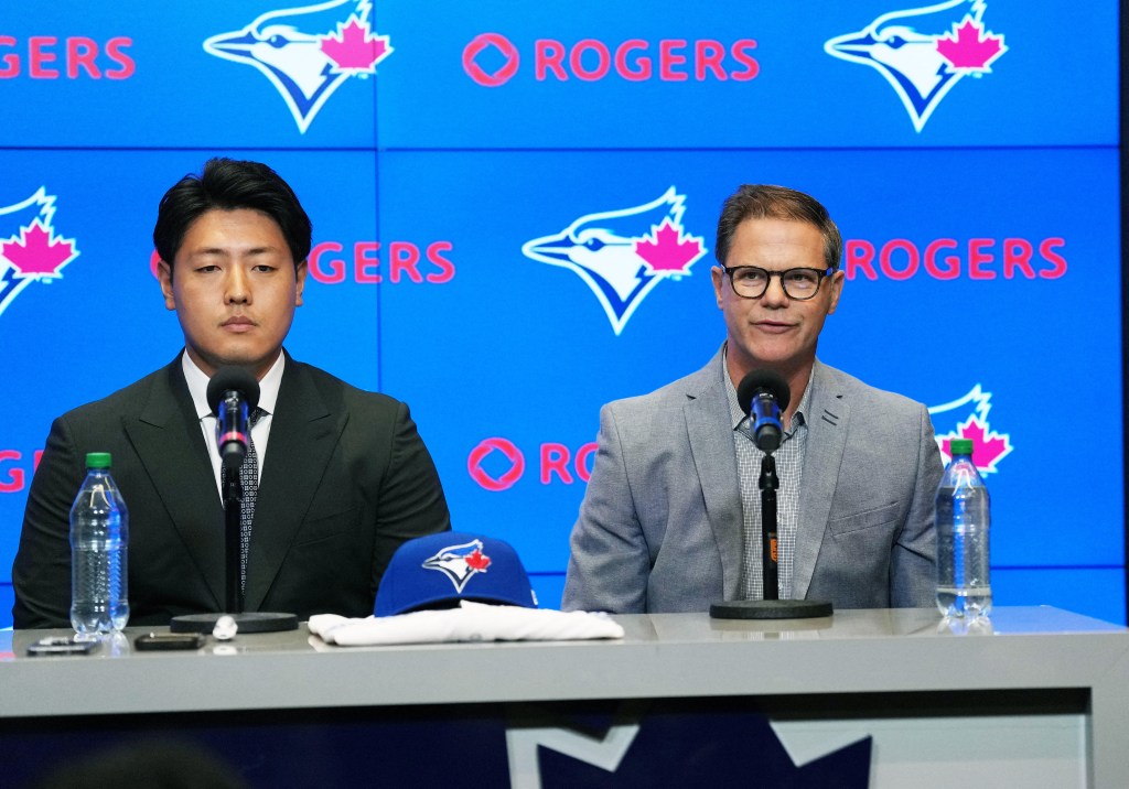 Kazuma Okamoto and Ross Atkins at a Toronto Blue Jays press conference.