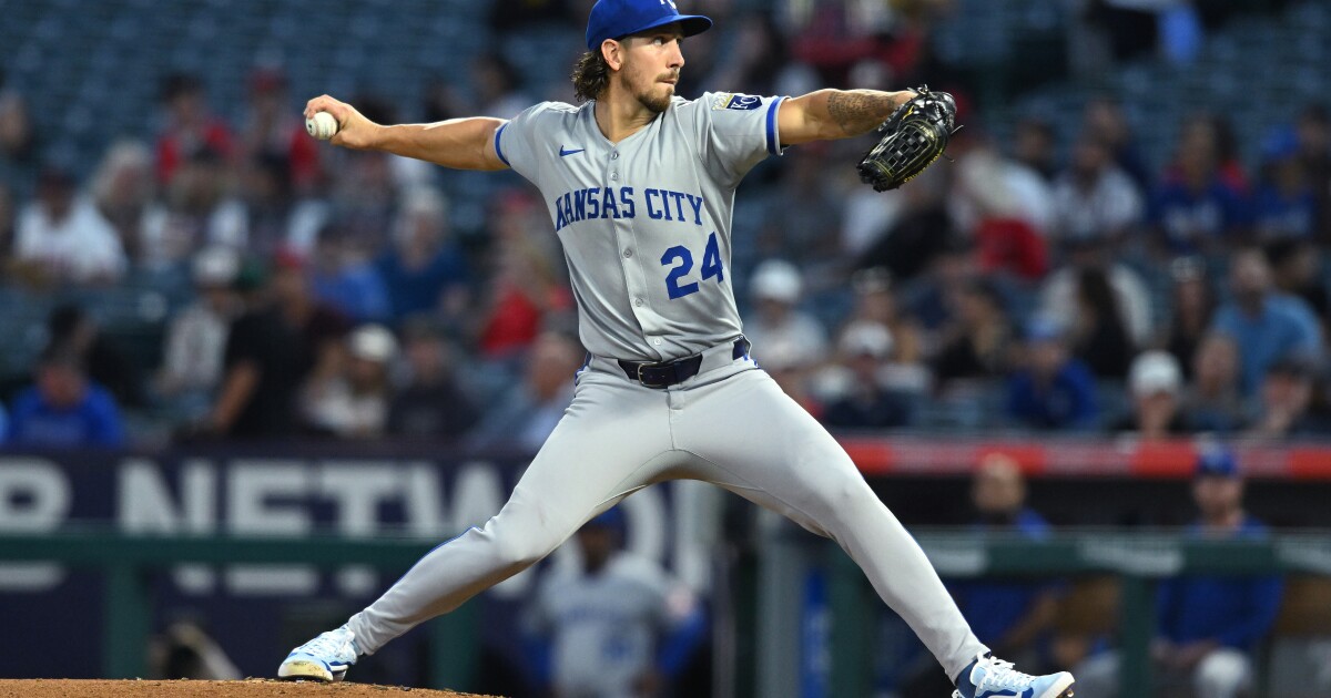 RHP Michael Lorenzen agrees to an $8 million, 1-year contract with the Rockies