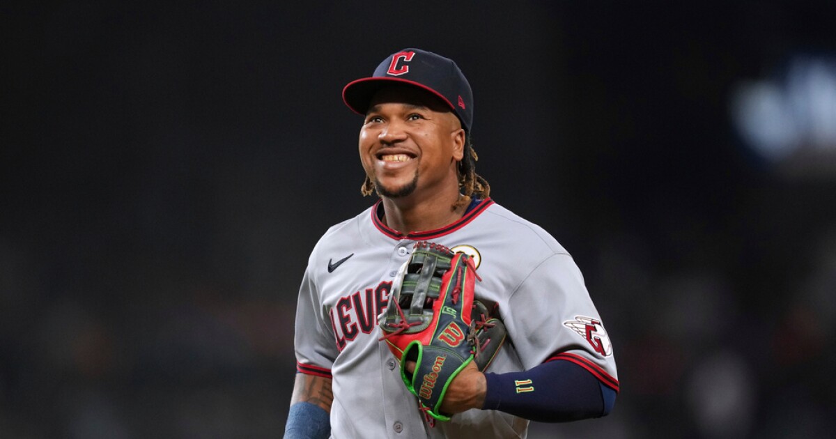 José signs contract extension with Guardians