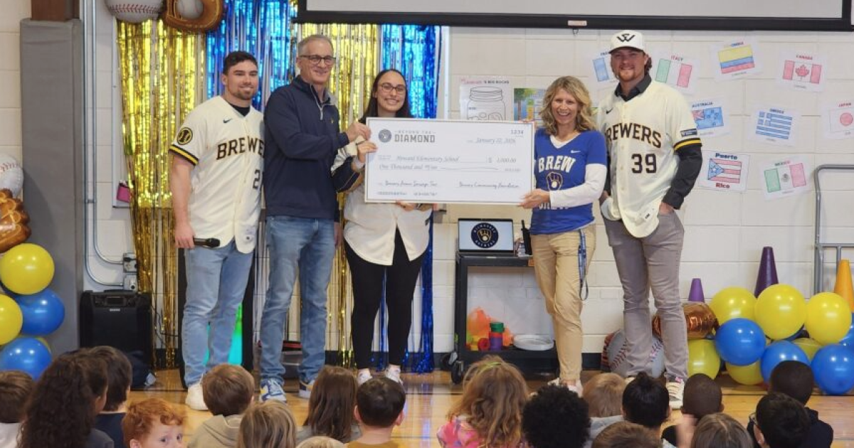 Brewers bring big league fun to Howard Elementary in Green Bay