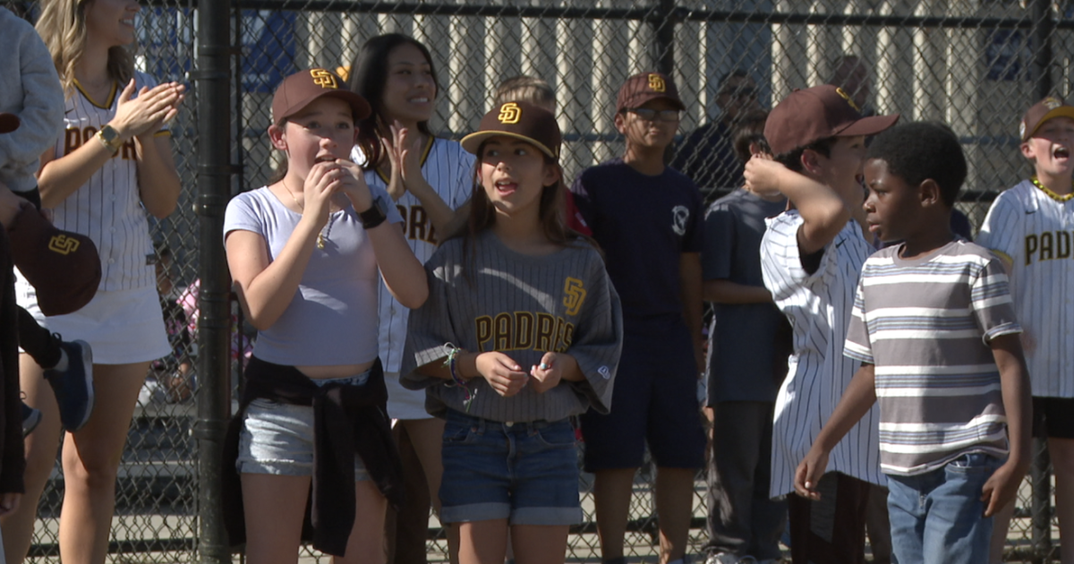 Padres players visit San Diego schools ahead of Fan Fest weekend