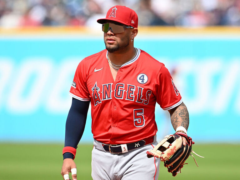 Report: Angels bring back Moncada on 1-year, $4M deal
