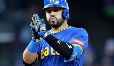 Report: Pirates keeping tabs on Suárez after missing on Okamoto