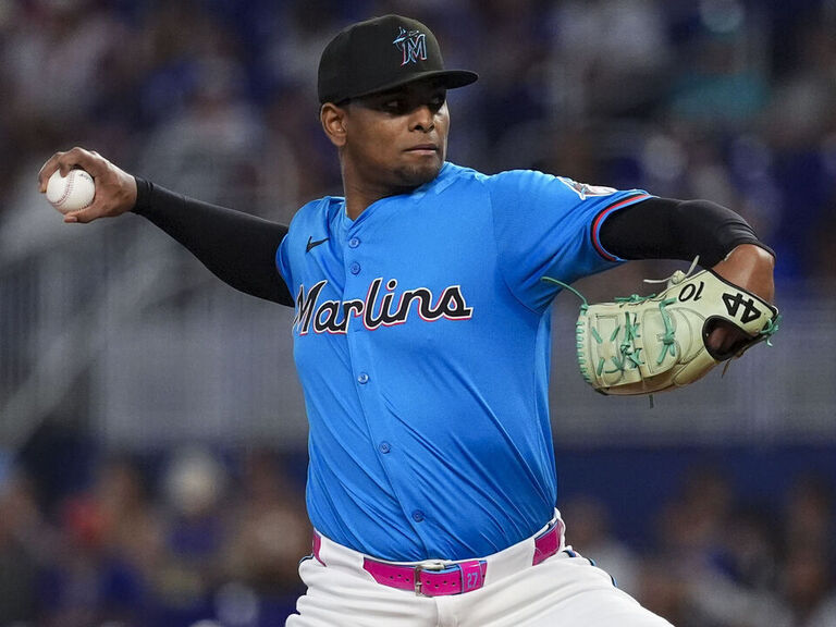 Cubs land Cabrera from Marlins in 4-player trade