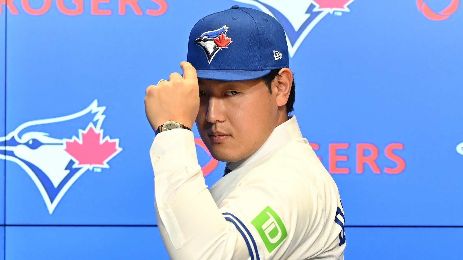 Kazuma Okamoto's signing is a 'significant step' for the defending AL champion Blue Jays, GM says