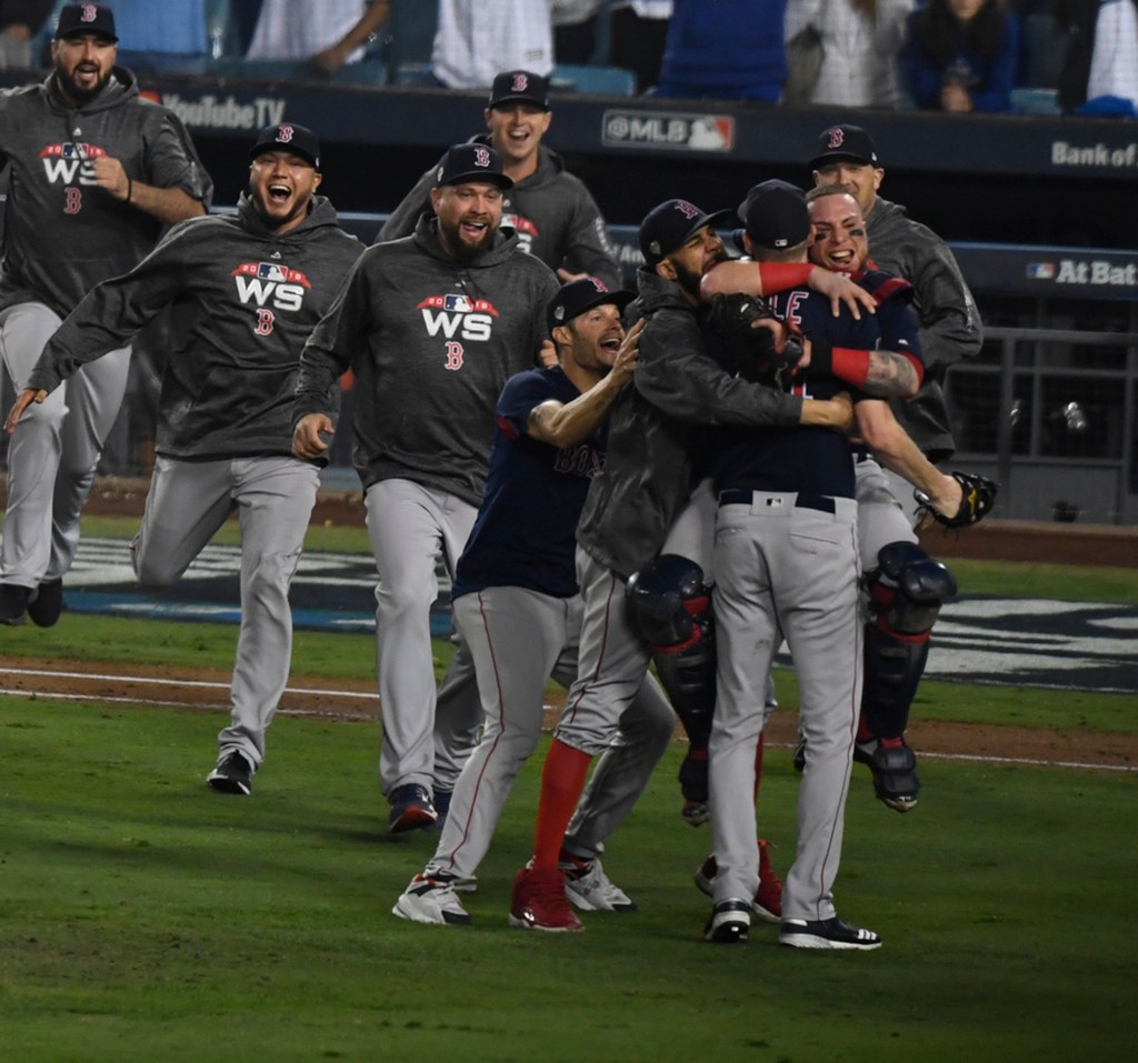 Former Red Sox great inks record contract extension after career resurgence