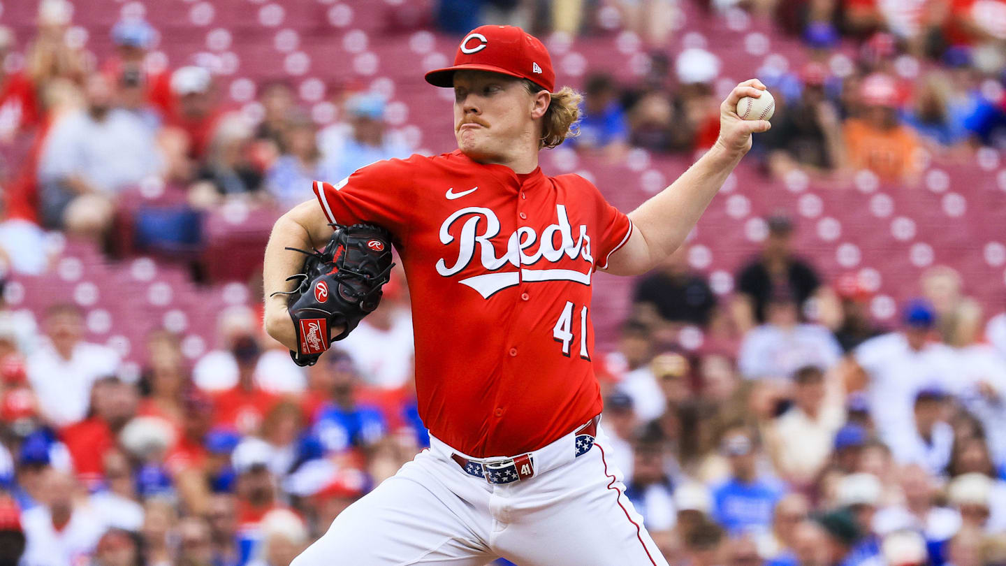 Cincinnati Reds starting pitcher Andrew Abbott (41)