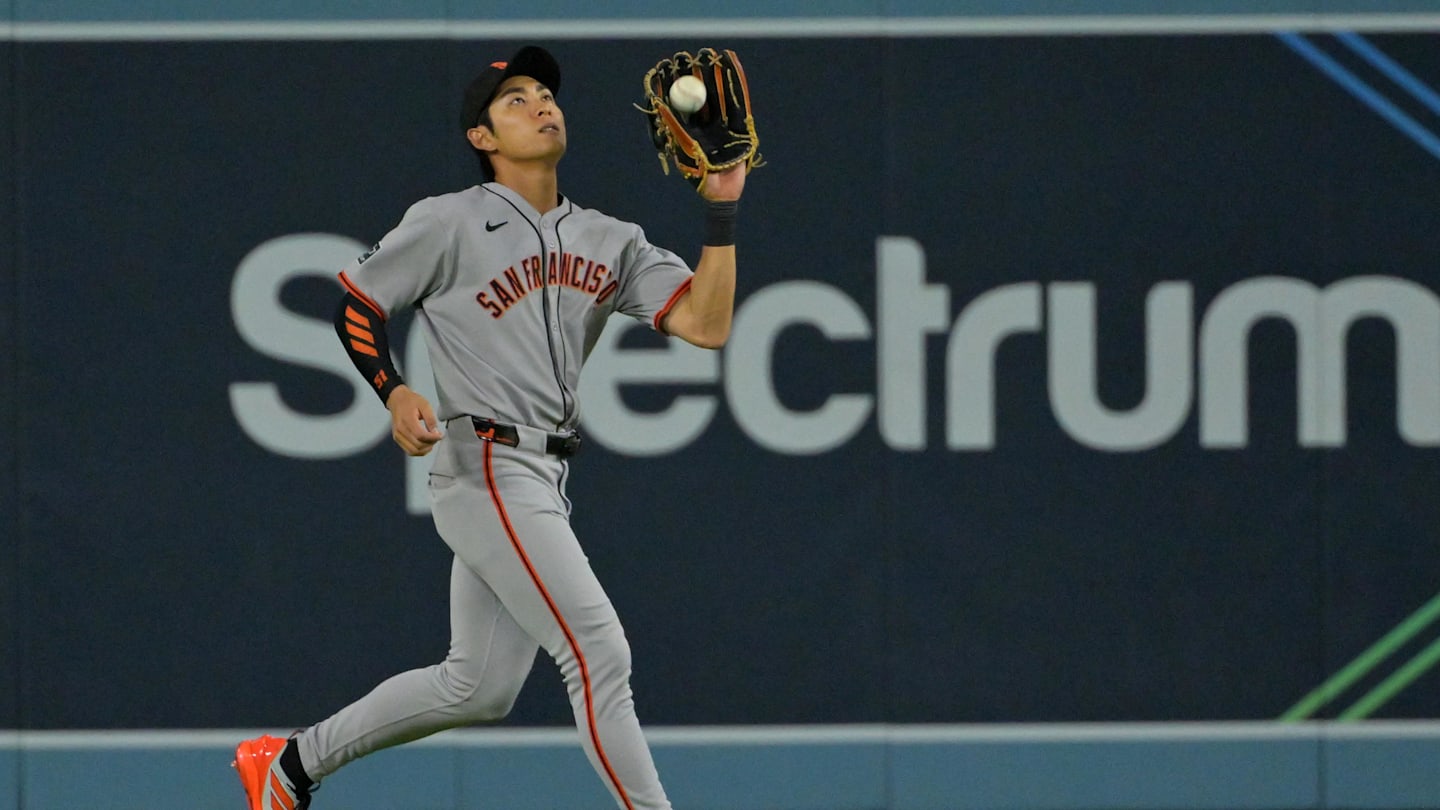 Sep 20, 2025; Los Angeles, California, USA;  San Francisco Giants center fielder Jung Hoo Lee (51) makes an out in the eighth inning against the Los Angeles Dodgers at Dodger Stadium. Mandatory Credit: Jayne Kamin-Oncea-Imagn Images