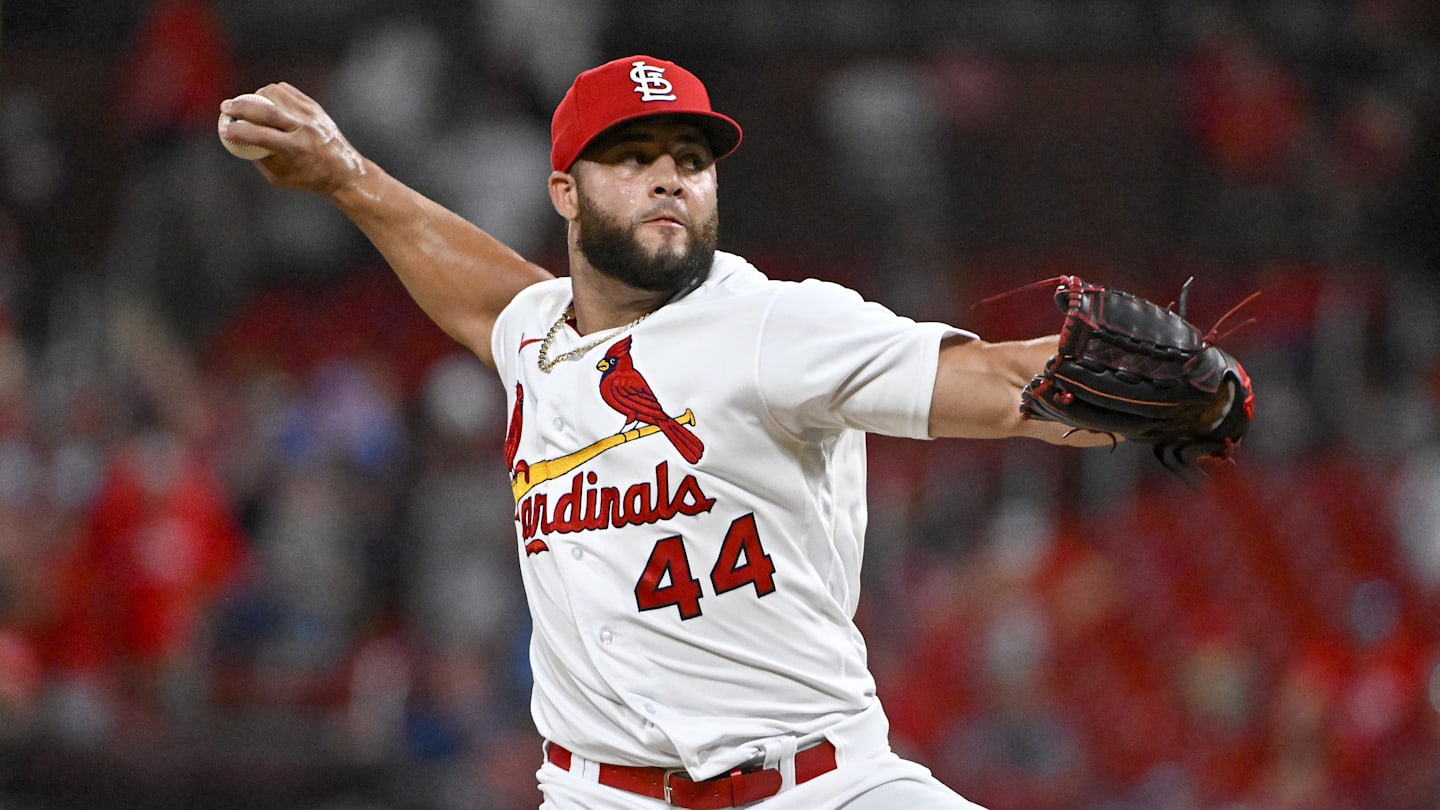 Diamondbacks Sign Former Cardinals Reliever