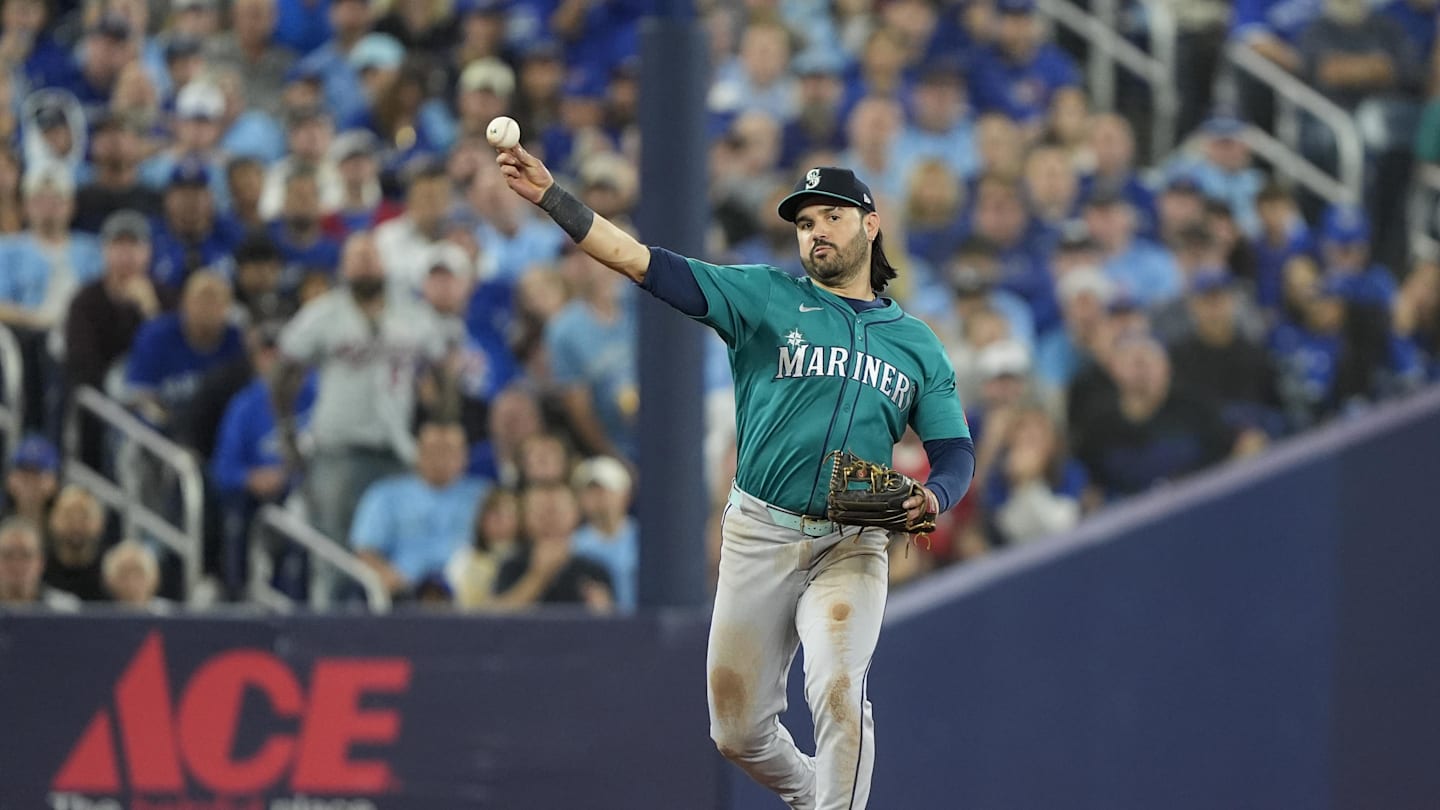 Oct 19, 2025; Toronto, Ontario, CAN; Seattle Mariners third baseman Eugenio Suarez (28) throws to first for an out agaist Toronto Blue Jays second baseman Andres Gimenez (not pictured) in the fourth inning during game six of the ALCS round for the 2025 MLB playoffs at Rogers Centre. Mandatory Credit: John E. Sokolowski-Imagn Images