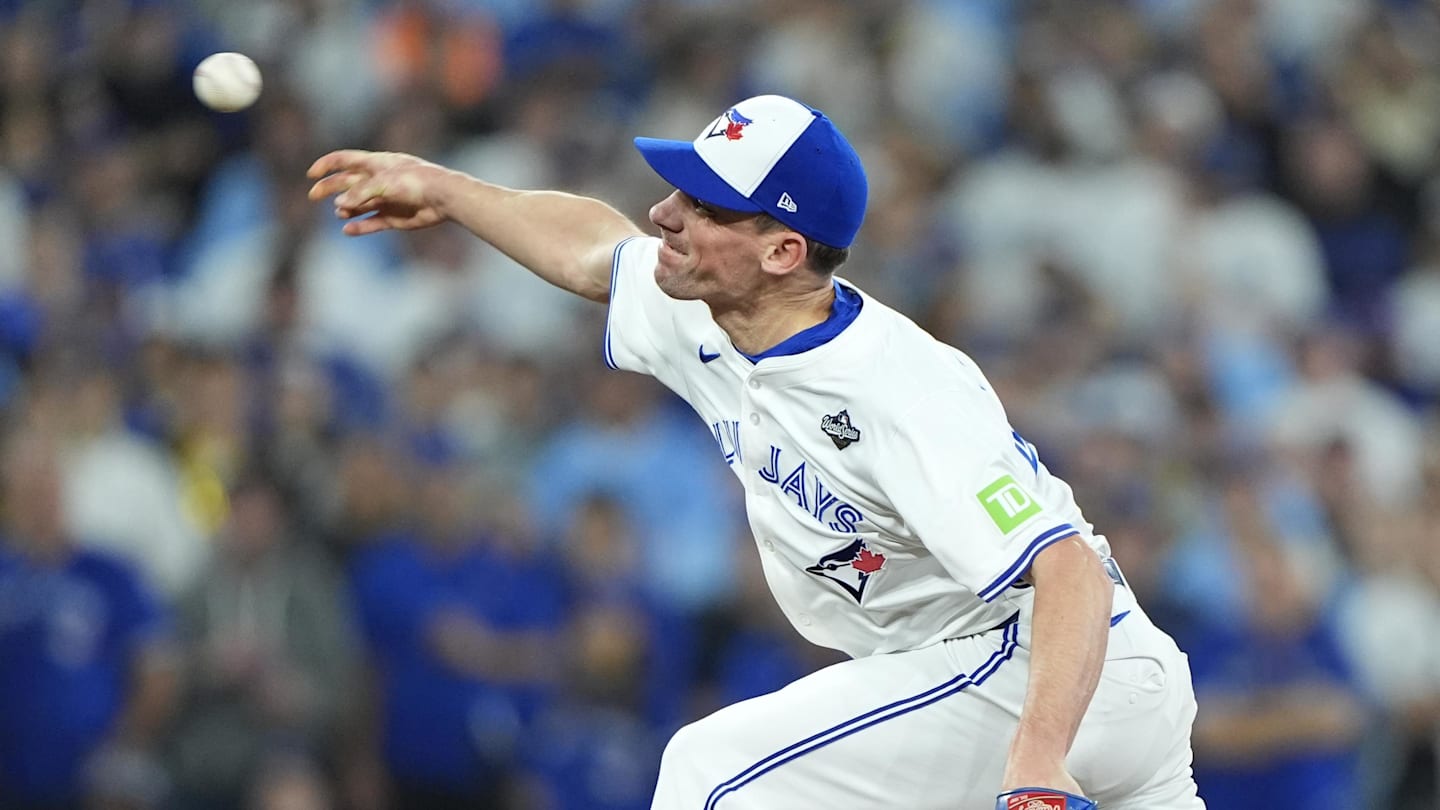 Nov 1, 2025; Toronto, Ontario, CAN; Toronto Blue Jays pitcher Chris Bassitt (40) pitches against the Los Angeles Dodgers in the sixth inning during game seven of the 2025 MLB World Series at Rogers Centre. Mandatory Credit: John E. Sokolowski-Imagn Images
