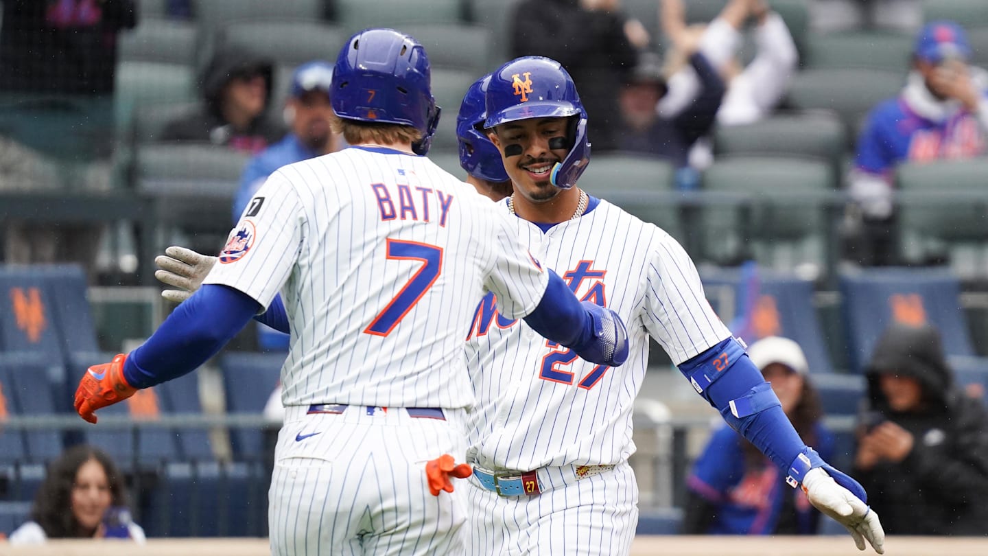 May 28, 2025; New York, New York, USA; New York Mets third baseman Mark Vientos (27) celebrates with New York Mets third baseman Brett Baty (7) after hitting a home run during the third inning against the Chicago White Sox at Citi Field. Mandatory Credit: Lucas Boland-Imagn Images