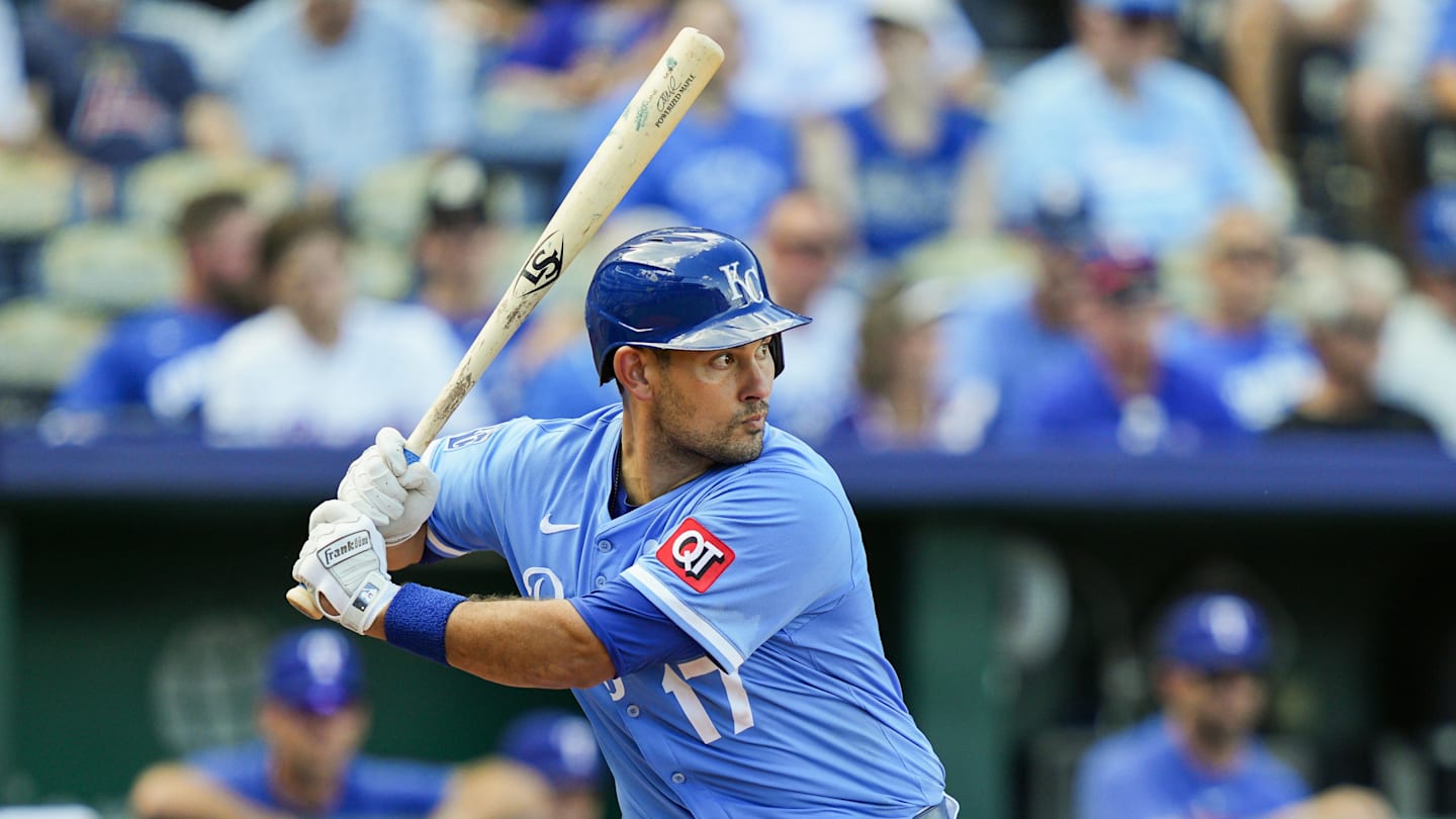 Former Cincinnati Reds Catcher Signs With Kansas City Royals