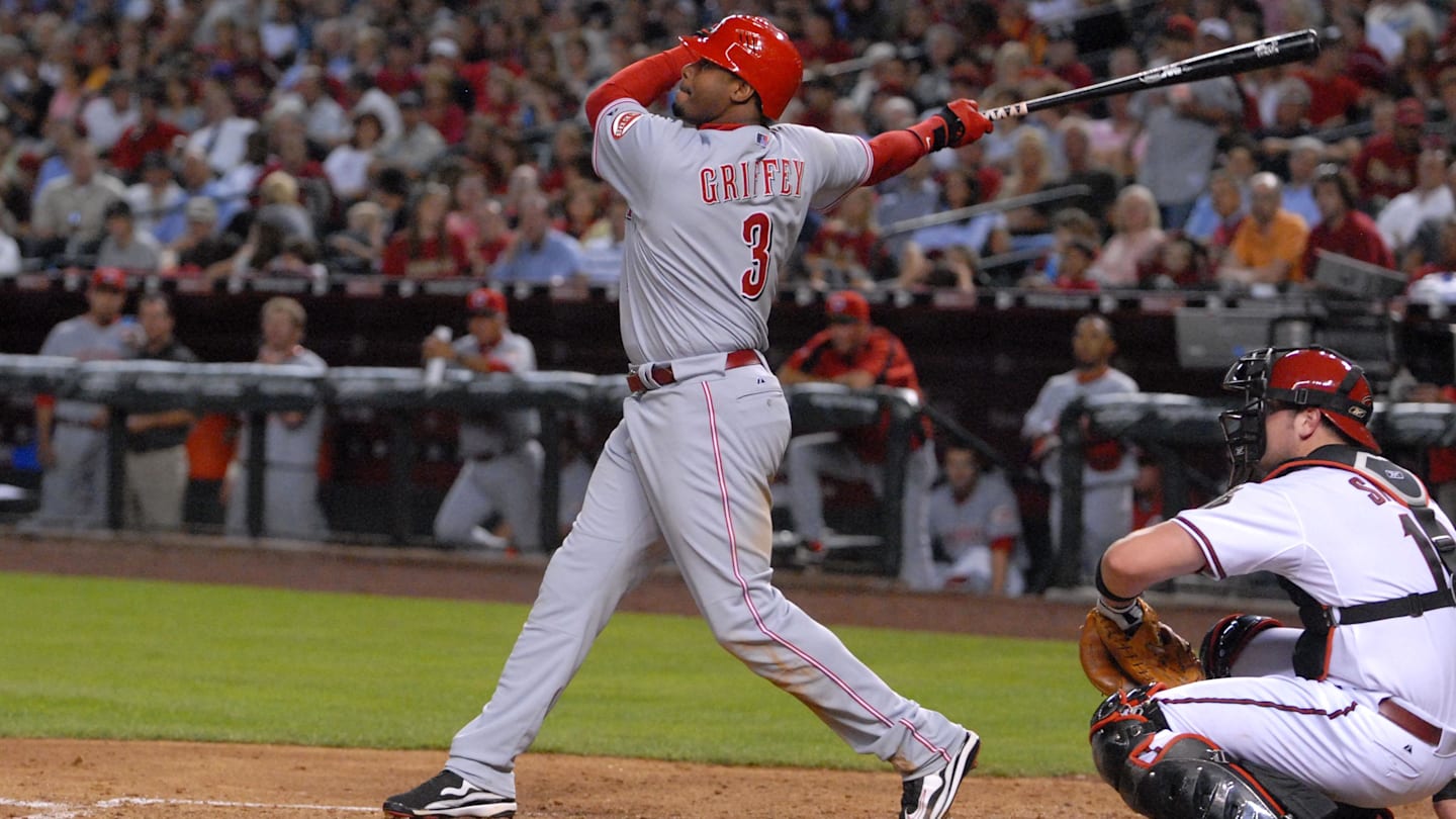 Ken Griffey Jr. Returns Home to Reds in Blockbuster Trade With Mariners