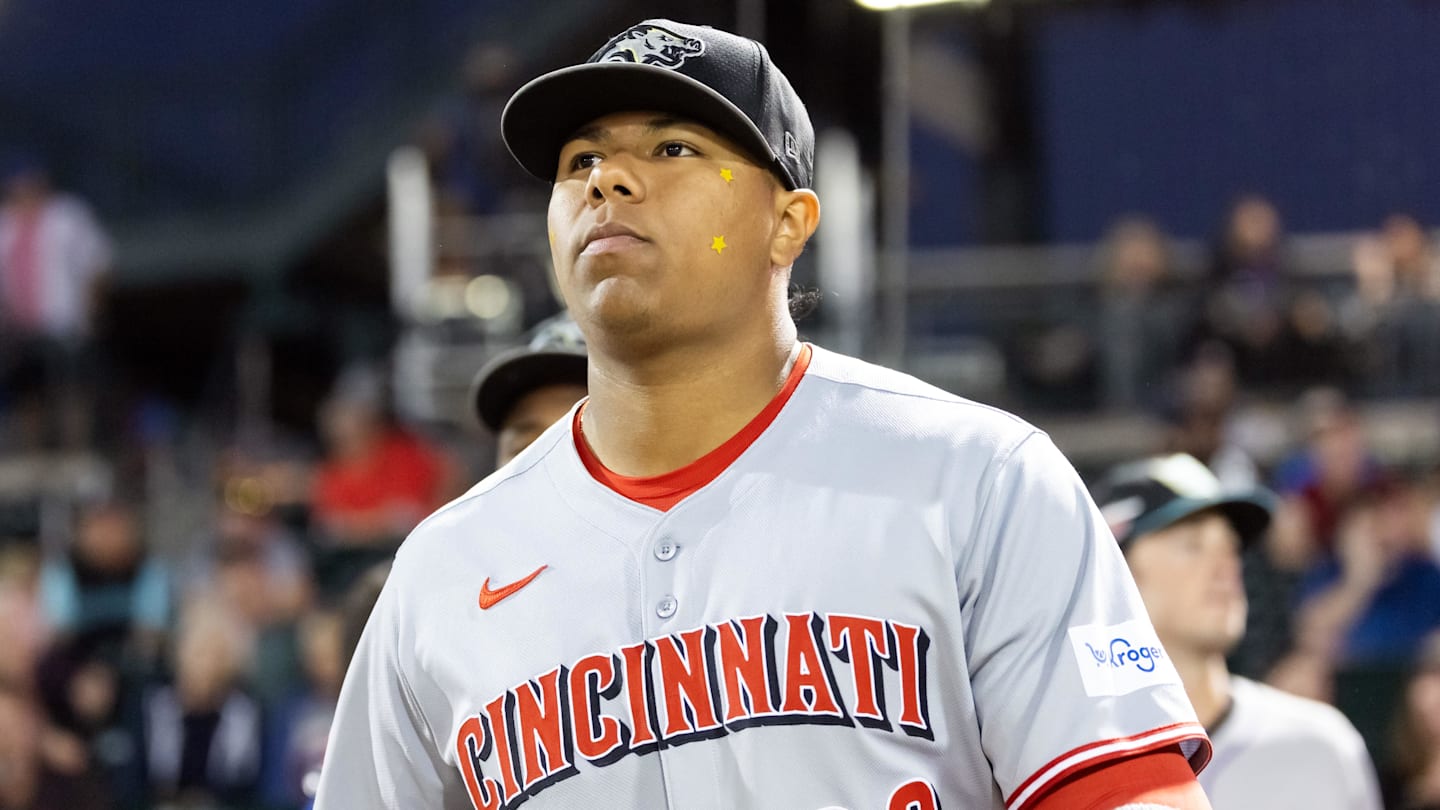 Cincinnati Reds Top Prospect Training with Future Hall of Fame Catcher