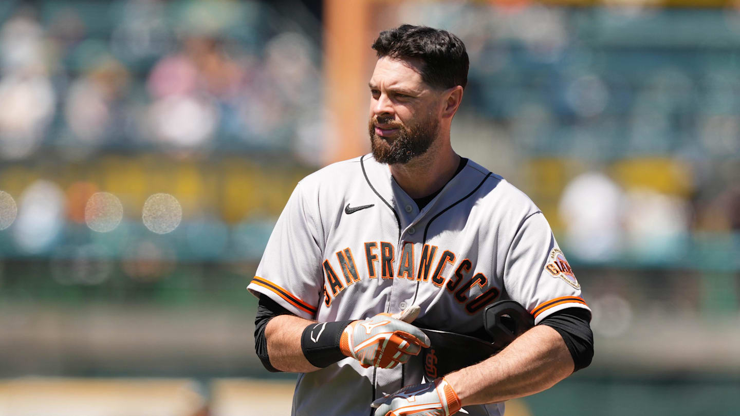 Aug 7, 2022; Oakland, California, USA; San Francisco Giants first baseman Brandon Belt (9) during the fifth inning against the Oakland Athletics at RingCentral Coliseum. Mandatory Credit: Darren Yamashita-Imagn Images