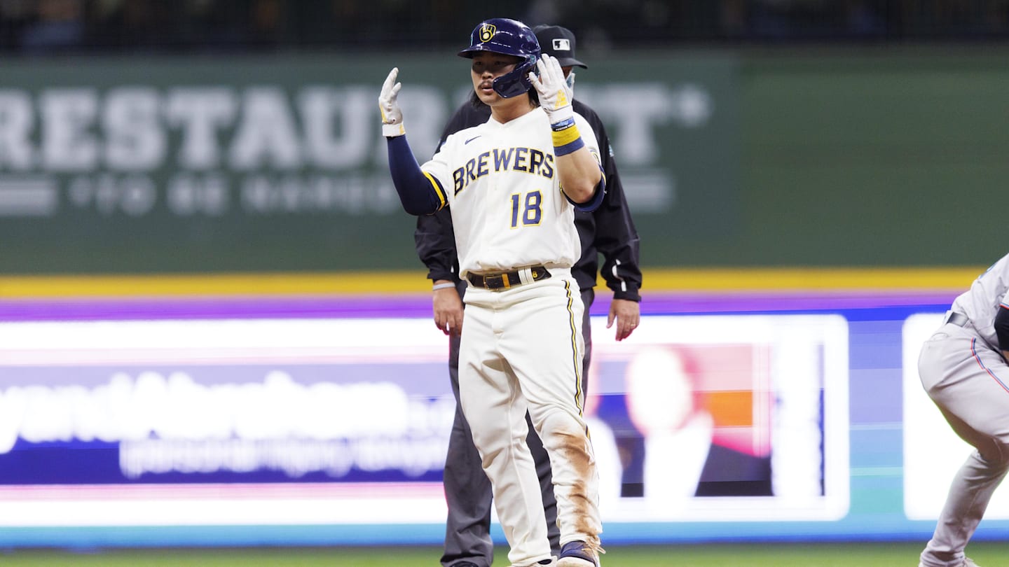 Milwaukee Brewers first baseman Keston Hiura.