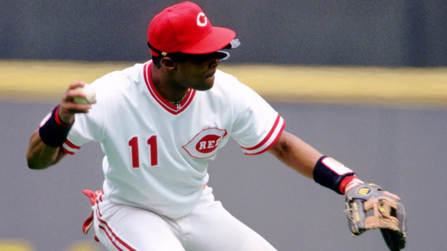 Barry Larkin Says Goodbye After Hall of Fame Career with Cincinnati Reds