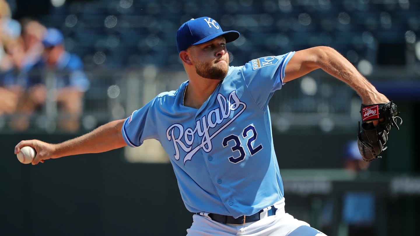Sep 5, 2019; Kansas City, MO, USA; Kansas City Royals relief pitcher Jesse Hahn (32) pitches against the Detroit Tigers during the eighth inning at Kauffman Stadium. Mandatory Credit: Jay Biggerstaff-Imagn Images
