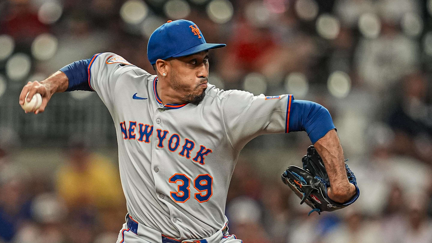 Aug 23, 2025; Cumberland, Georgia, USA; New York Mets relief pitcher Edwin Diaz (39) pitches against the Atlanta Braves during the ninth inning at Truist Park. Mandatory Credit: Dale Zanine-Imagn Images