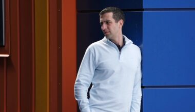 Feb 11, 2026; Port St. Lucie, FL, USA; David Stearns, Mets President of Baseball Operations, watches pitchers warm-up during spring training. Mandatory Credit: Jim Rassol-Imagn Images