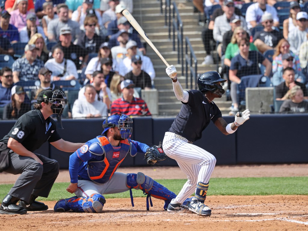 Yankees second baseman Jazz Chisholm Jr. (13) singles in the 3rd inning.