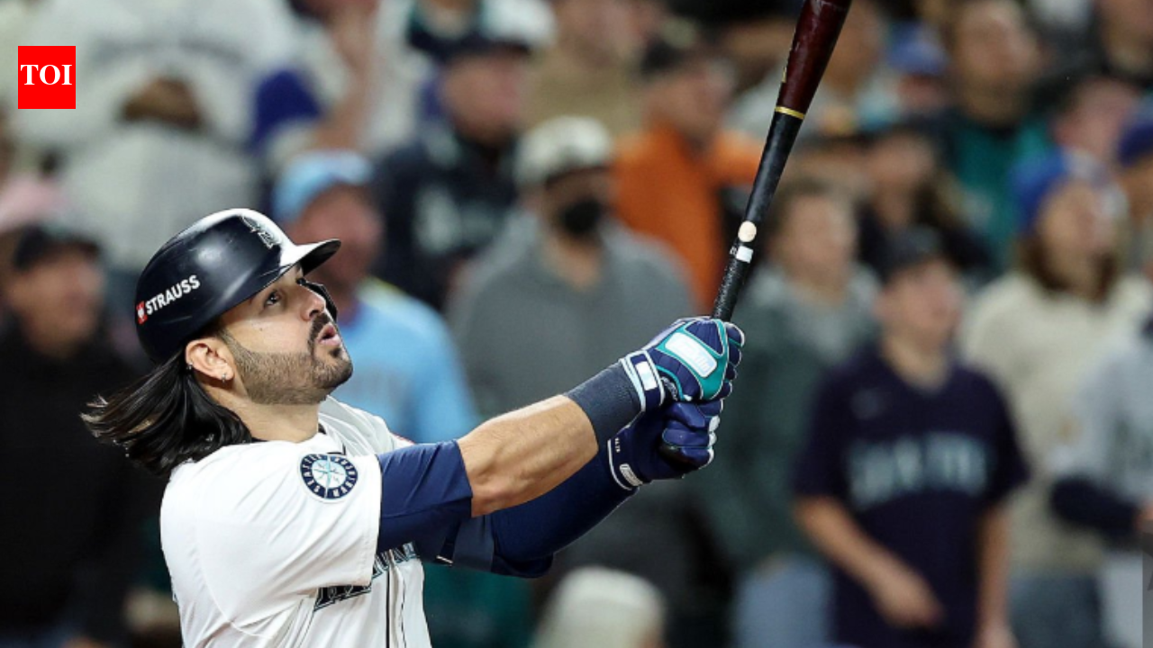 Reds reunite with slugger Eugenio Suárez in one-year contract with 2027 option | MLB News