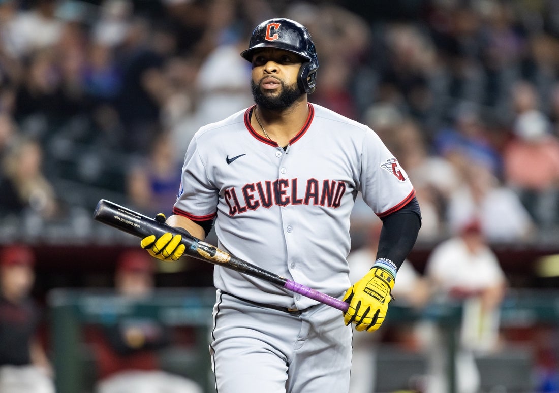 Reports: Diamondbacks signing veteran 1B Carlos Santana