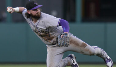 Red Sox Sign Former Gold Glove Winner to Minor League Contract