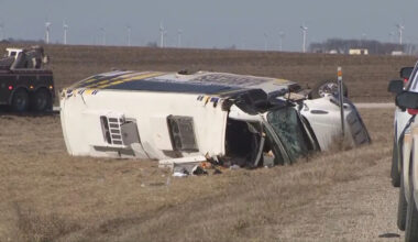 Bus carrying community college baseball team crashes, killing 1: Authorities