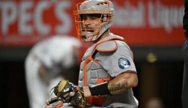 Reports: Brewers bring back C Gary Sanchez on 1-year deal