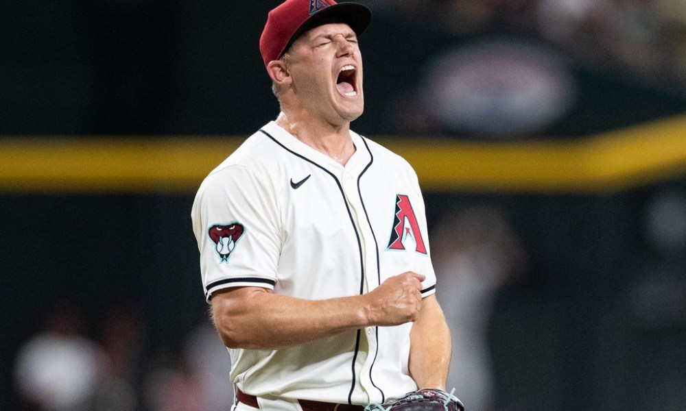 Diamondbacks bring back RHP Paul Sewald on 1-year deal