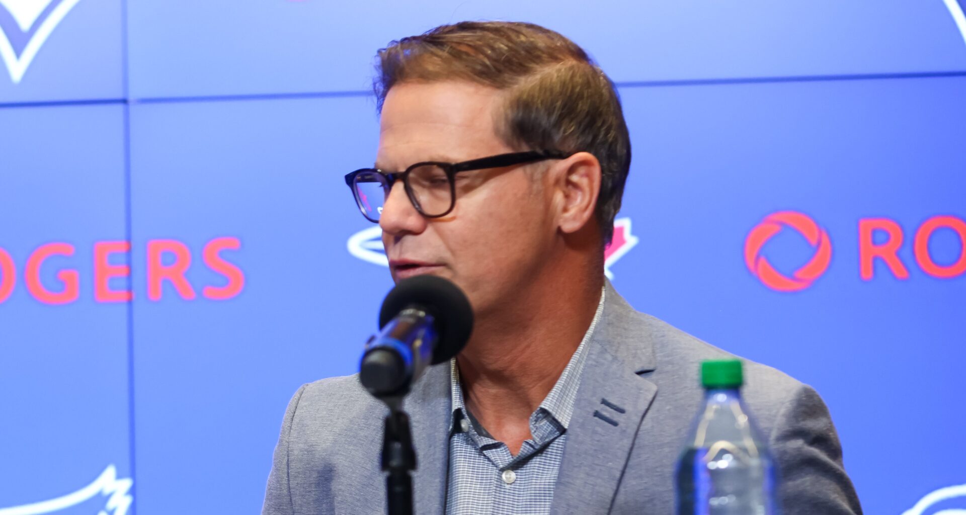 Blue Jays Should Target Bat after Santander Injury