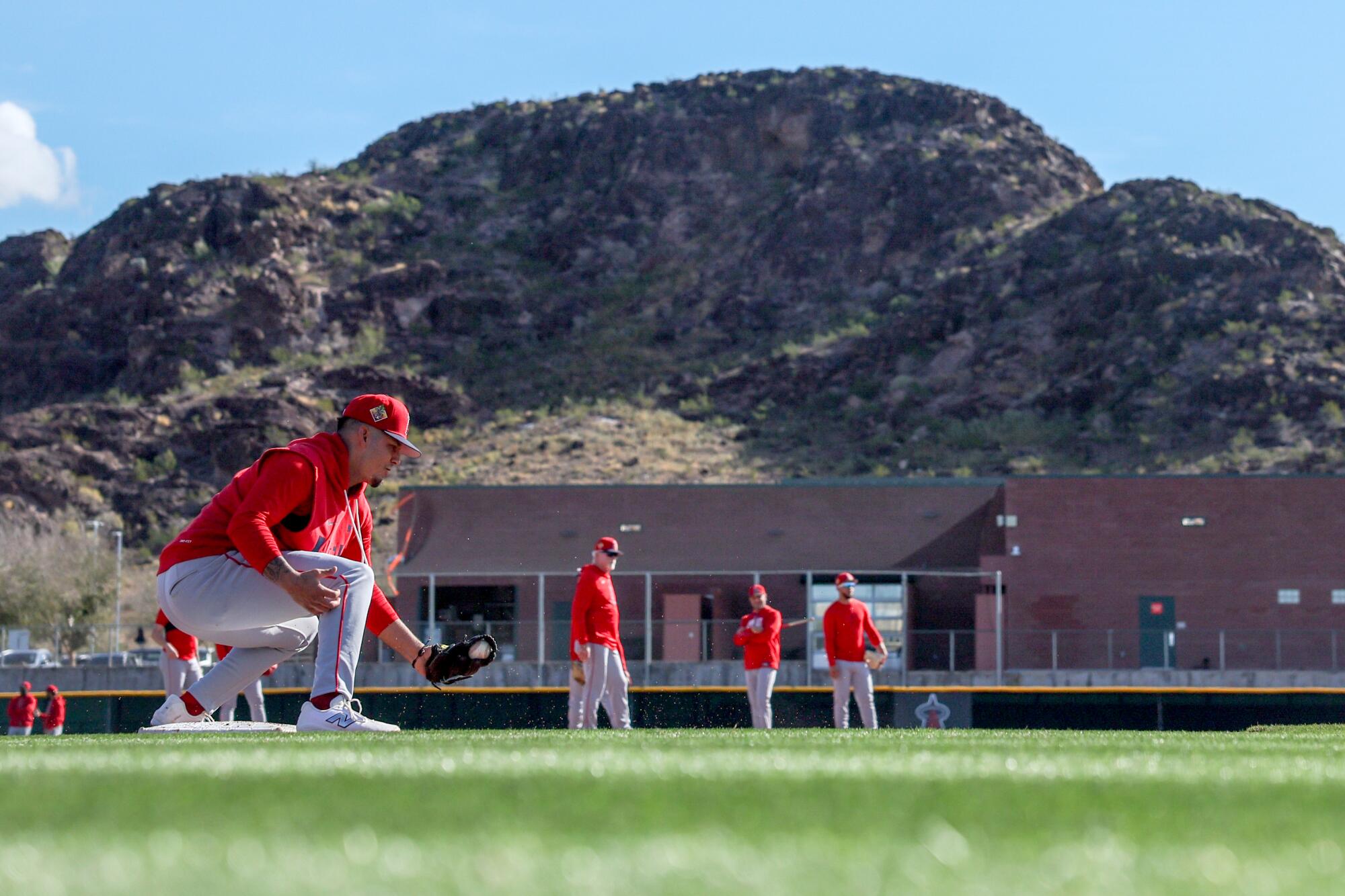 Vaughn Grissom fields a ground ball.