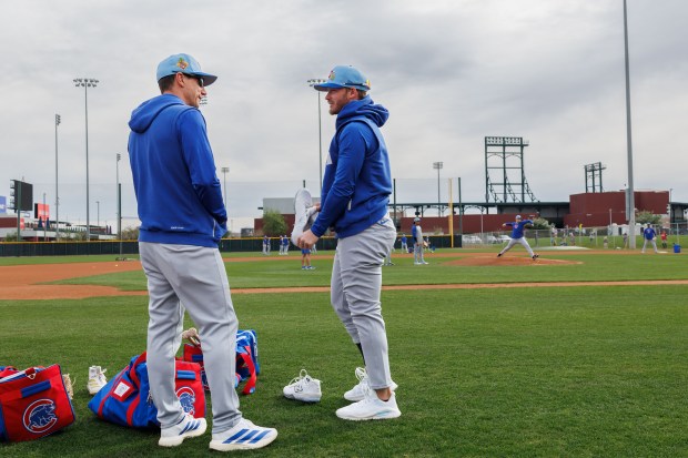 Cubs manager Craig Counsell talks with Ian Happ during the first day of the Cubs full-squad workout at spring training at Sloan Park on Feb. 16, 2026, in Mesa, Ariz. (Armando L. Sanchez/Chicago Tribune)