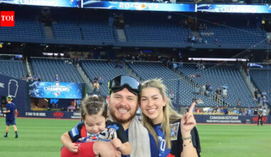 Toronto Blue Jays star Alejandro Kirk’s heartwarming family moment with wife and daughter melts fans’ hearts | MLB News