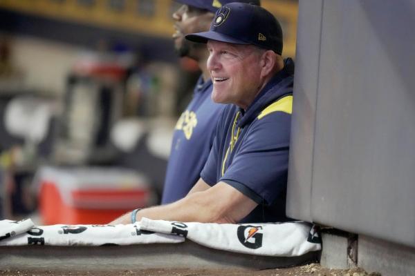Brewers extend contract of manager Pat Murphy through 2028