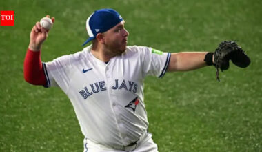 Alejandro Kirk’s wife Sofia turns heads with spring training post as Blue Jays catcher gears up for 2026 season | MLB News