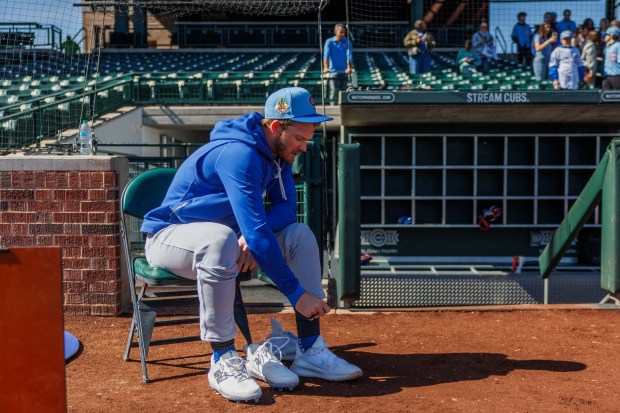 Cubs left fielder Ian Happ prepares for live batting practice during spring training at Sloan Park on Feb. 19, 2026, in Mesa, Ariz. (Armando L. Sanchez/Chicago Tribune)