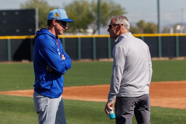Cubs manager Craig Counsell, left, talks with President Jed Hoyer during spring training at Sloan Park on Feb. 19, 2026, in Mesa, Ariz. (Armando L. Sanchez/Chicago Tribune)