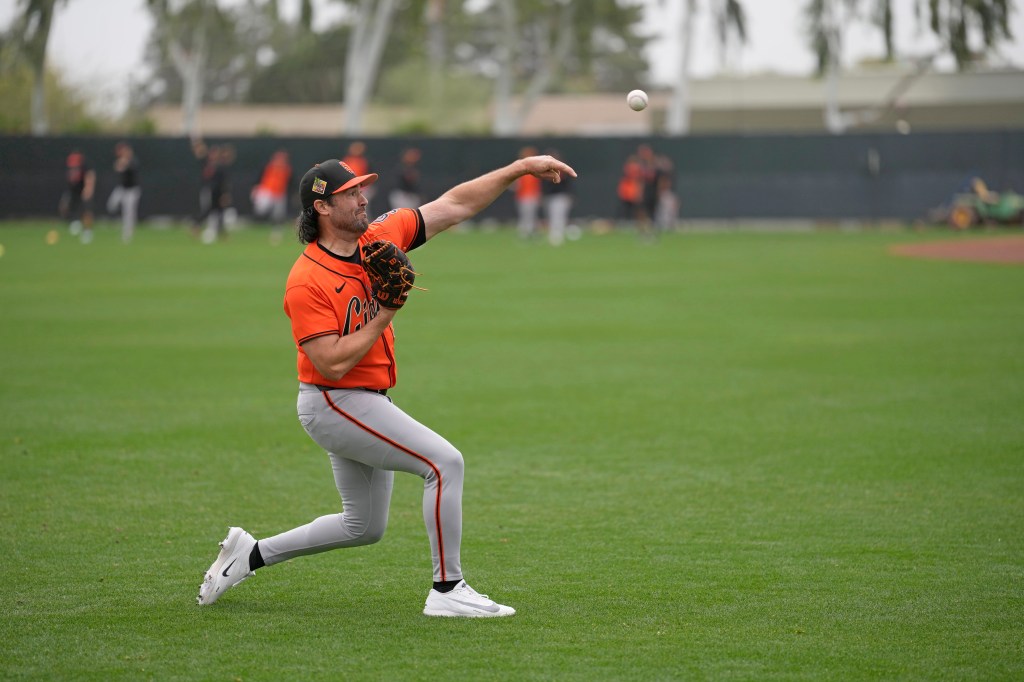 SF Giants' 'chaotic' first inning vs. Cubs features fire alarm, triple play