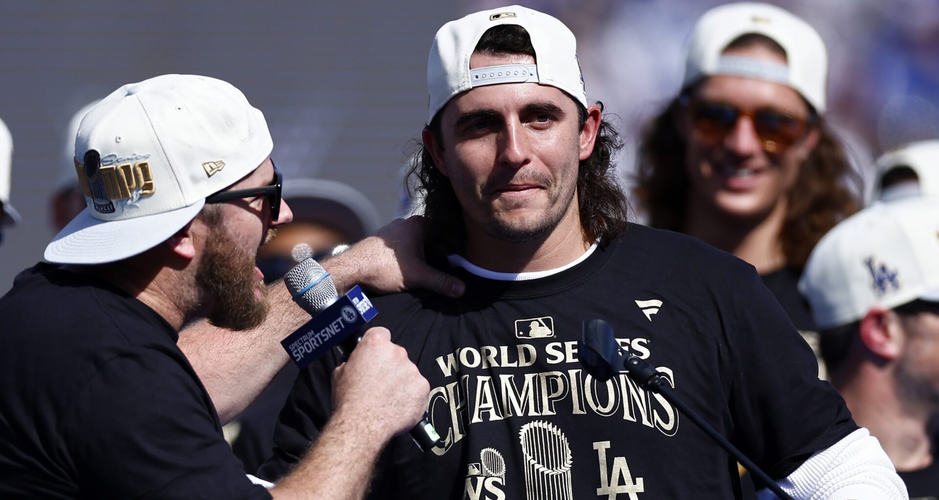 Giants Land Ex-Dodger, World Series Winner