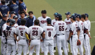 Members of the Korean national baseball team react after playing a scrimmage against the Kia Tigers at Kadena Baseball Stadium in Kadena, Japan, Tuesday (local time). Yonhap