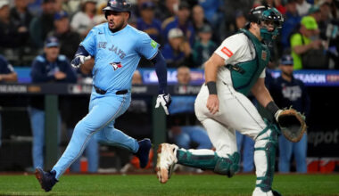 Jays' Santander expected to miss five to six months after shoulder surgery