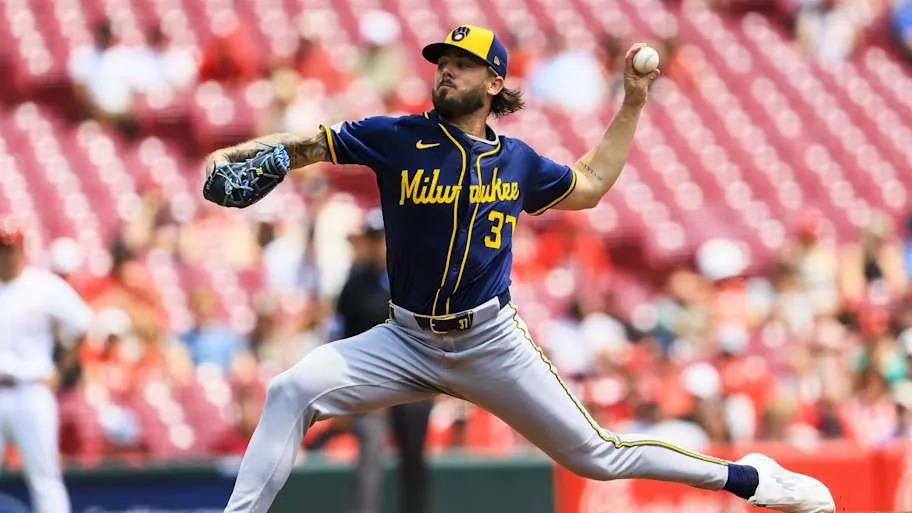 Milwaukee Brewers pitcher DL Hal