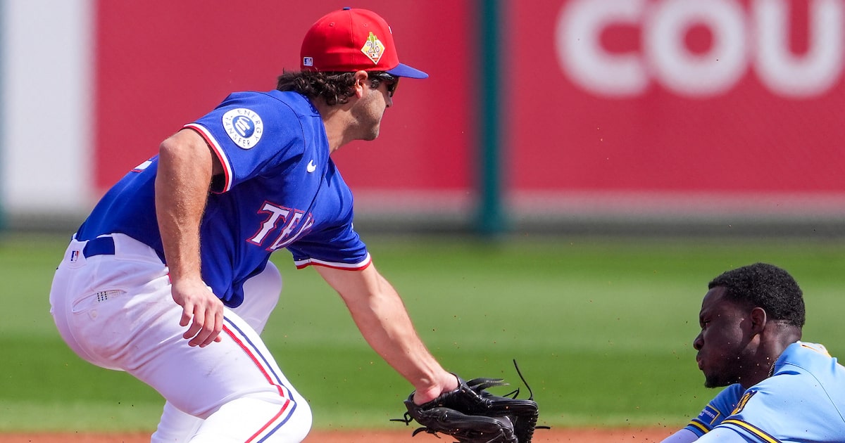 Rangers giving Josh Smith a chance to win 2B job