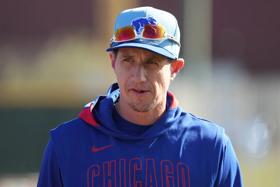 Chicago Cubs manager Craig Counsell (11) watches players warm up during spring training camp. Rick Scuteri-Imagn Images