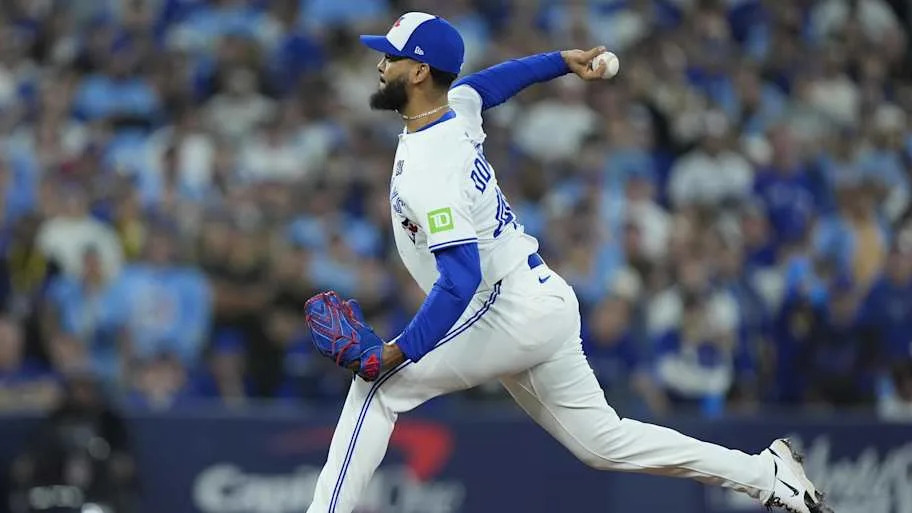 Toronto Blue Jays Seranthony Domnguez pitchin
