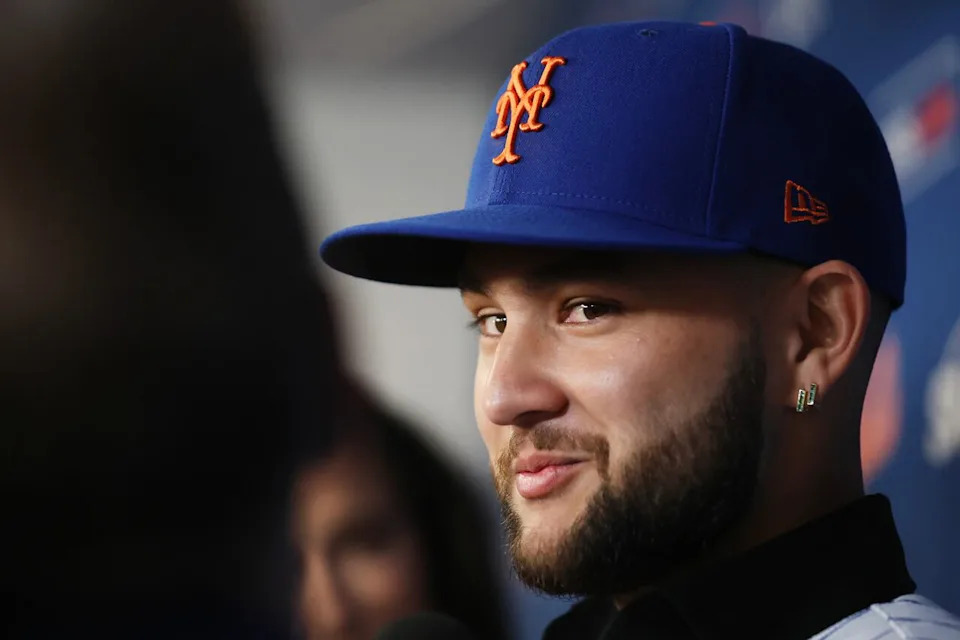 Bo Bichette speaks during his introductory press conference with the New York Mets, Wednesday, Jan. 21, 2026, in New York. (AP Photo/Heather Khalifa)